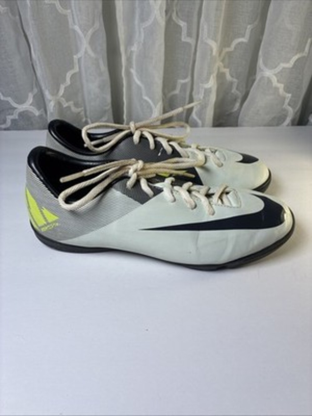 Nike Mercurial Victory II Indoor Soccer Shoes Youth Size 5Y White Volt IC